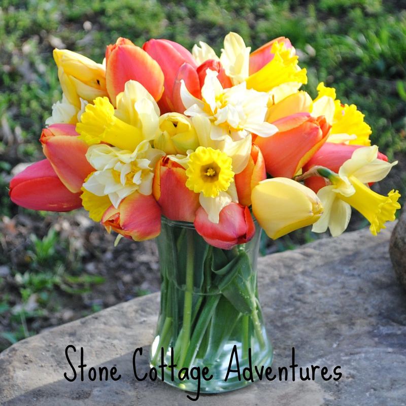 A Bouquet Arranged "By Hand" Tutorial – photo 1